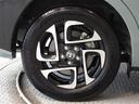高級感と走りを引き立たせる、純正アルミを装備しています。