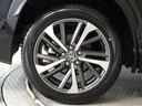 高級感と走りを引き立たせる、純正アルミを装備しています。
