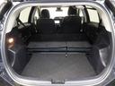 セカンドシートを倒した状態です。セカンドシートは独立可倒、荷物に合わせてラゲッジスペースをアレンジできます。