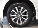 高級感と走りを引き立たせる、純正アルミを装備しています。