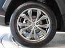高級感と走りを引き立たせる、純正アルミを装備しています。