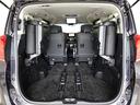 サードシートは跳ね上げ式で、荷室スペースが広がります。