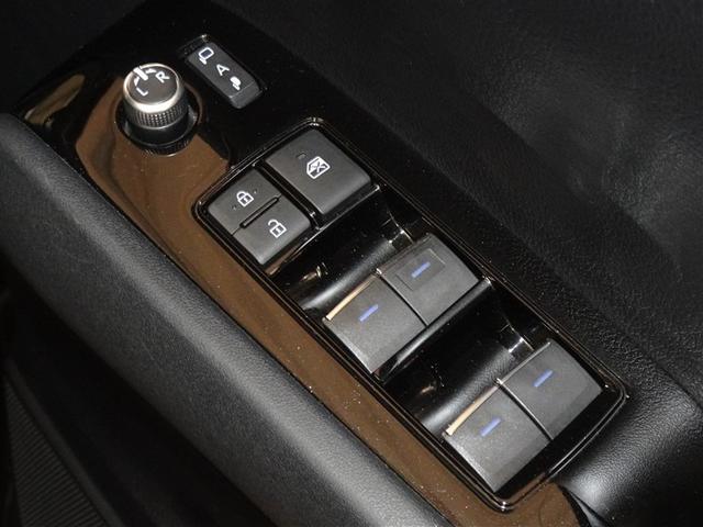 アルファード ２．５Ｓ　タイプゴールドＩＩ　衝突被害軽減システム　フルセグ　バックカメラ　ＥＴＣ　両側電動スライド　３列シート　ＬＥＤヘッドランプ　スマートキー　乗車定員７人（16枚目）
