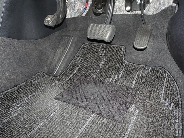 プリウス Ａ　衝突被害軽減システム　メモリーナビ　フルセグ　バックカメラ　ドラレコ　ＬＥＤヘッドランプ　スマートキー（11枚目）