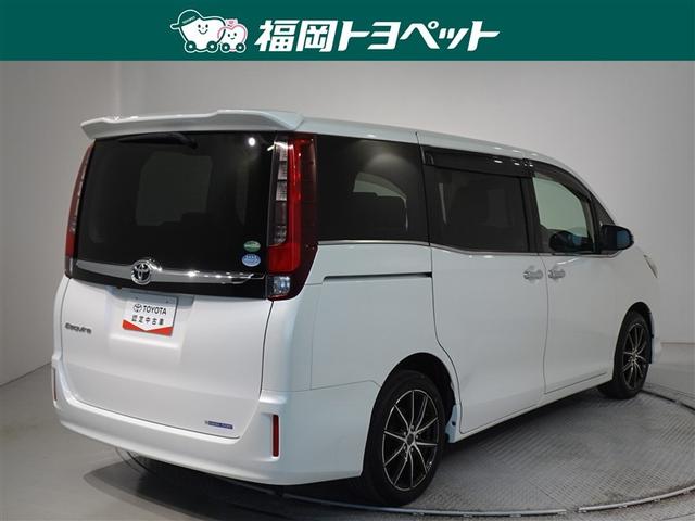 色は人気のホワイトパールクリスタルシャインです。