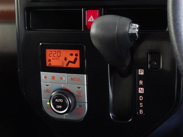 インパネ取り付けのシフトレバーです。足元も広く、ギアの確認もラクです。