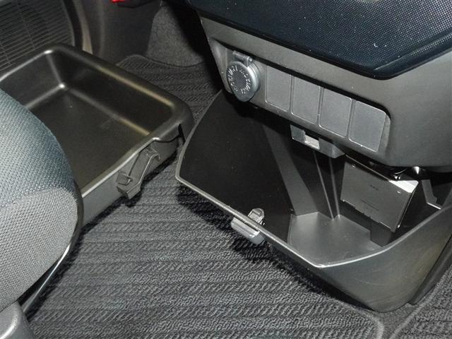 便利な収納ポケット、小物入れを各所に配置しています。