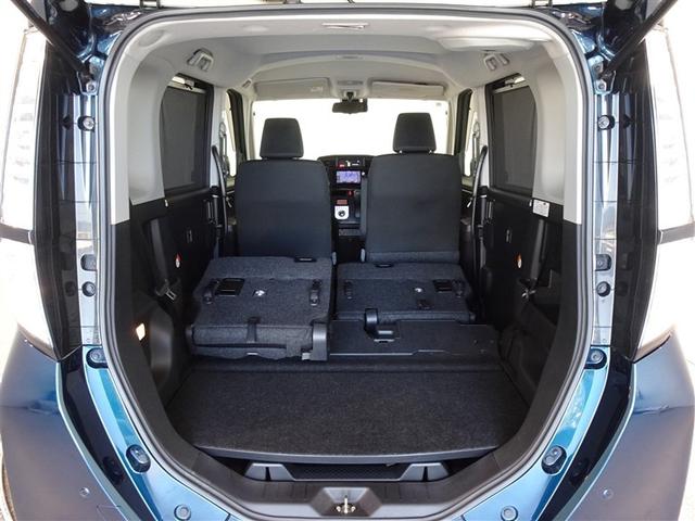 セカンドシートを折りたたむとフラットにできます。