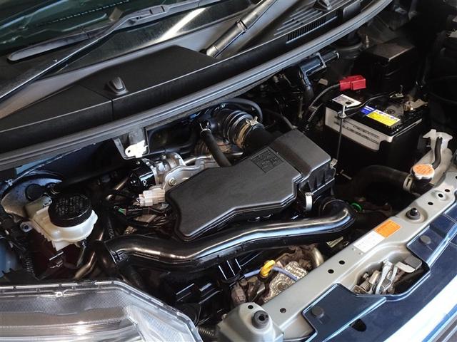 エンジンルームも念入りに清掃しております。