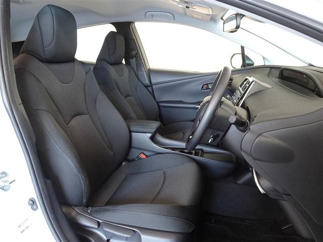 プリウス ＳセーフティプラスＩＩ　衝突被害軽減システム　メモリーナビ　バックカメラ　ＥＴＣ　ＬＥＤヘッドランプ　スマートキー（4枚目）