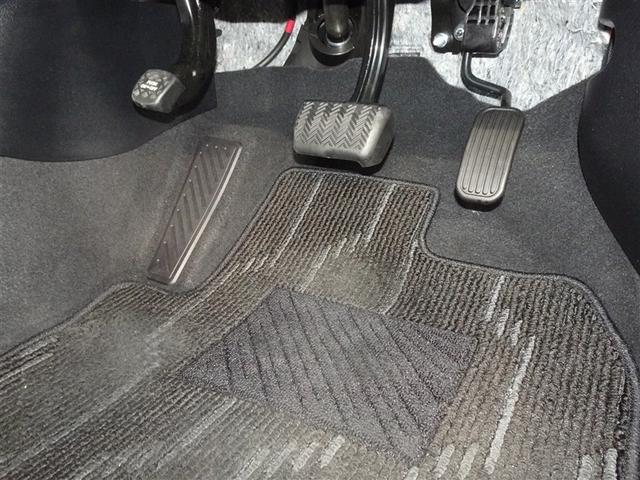 プリウス ＳセーフティプラスＩＩ　衝突被害軽減システム　メモリーナビ　バックカメラ　ＥＴＣ　ＬＥＤヘッドランプ　スマートキー（10枚目）