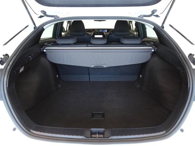 プリウス ＳセーフティプラスＩＩ　衝突被害軽減システム　メモリーナビ　バックカメラ　ＥＴＣ　ＬＥＤヘッドランプ　スマートキー（18枚目）