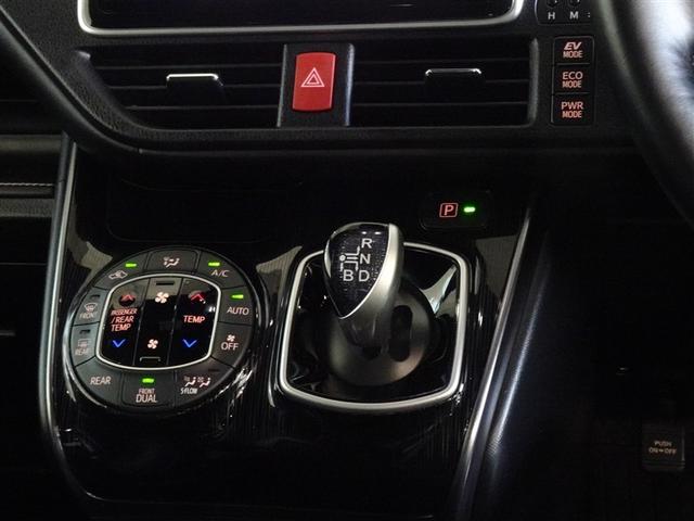エスクァイア ハイブリッドＧｉプレミアムパッケジブラックテーラード　衝突被害軽減システム　メモリーナビ　フルセグ　バックカメラ　ＥＴＣ　両側電動スライド　３列シート　ＬＥＤヘッドランプ　スマートキー　乗車定員７人（12枚目）