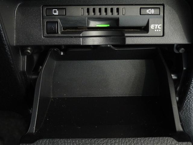 エスクァイア ハイブリッドＧｉプレミアムパッケジブラックテーラード　衝突被害軽減システム　メモリーナビ　フルセグ　バックカメラ　ＥＴＣ　両側電動スライド　３列シート　ＬＥＤヘッドランプ　スマートキー　乗車定員７人（15枚目）