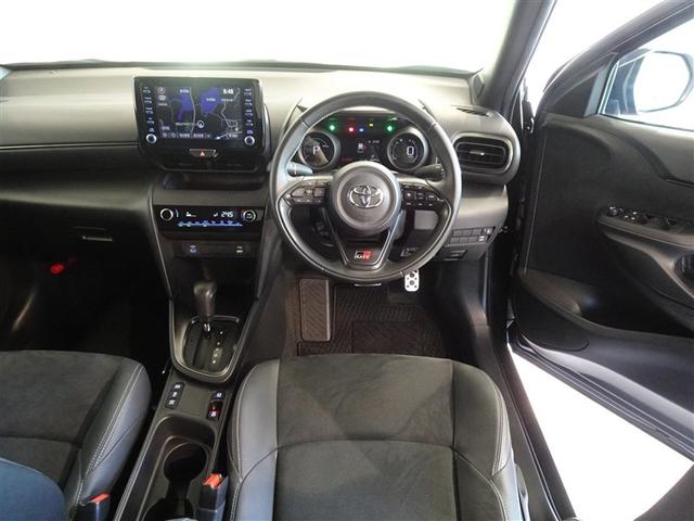 ヤリスクロス ハイブリッド　ＧＲスポーツ　衝突被害軽減システム　メモリーナビ　バックカメラ　ＥＴＣ　ドラレコ　ＬＥＤヘッドランプ　スマートキー（5枚目）