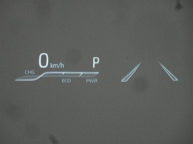 カラーヘッドアップディスプレイ付き。少ない視線移動で情報を確認できるので、運転の疲労軽減に繋がりますよ♪