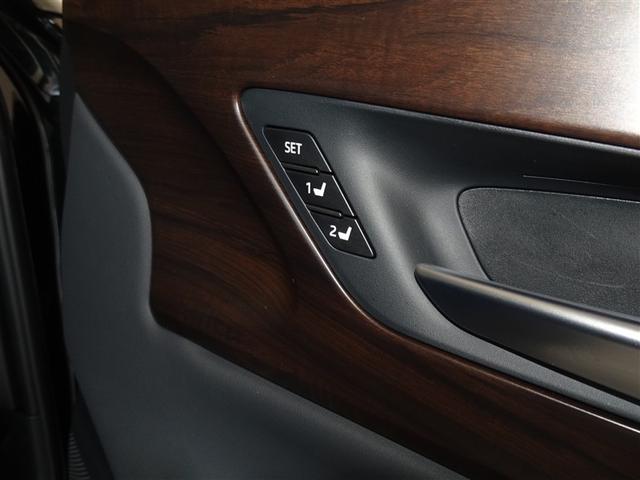 運転席のパワーシートは２名様分までメモリー機能付きです。