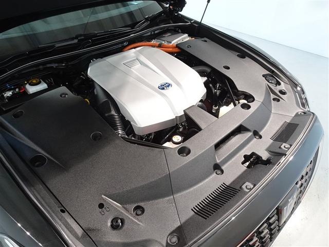 エンジンルームも念入りに清掃しております。