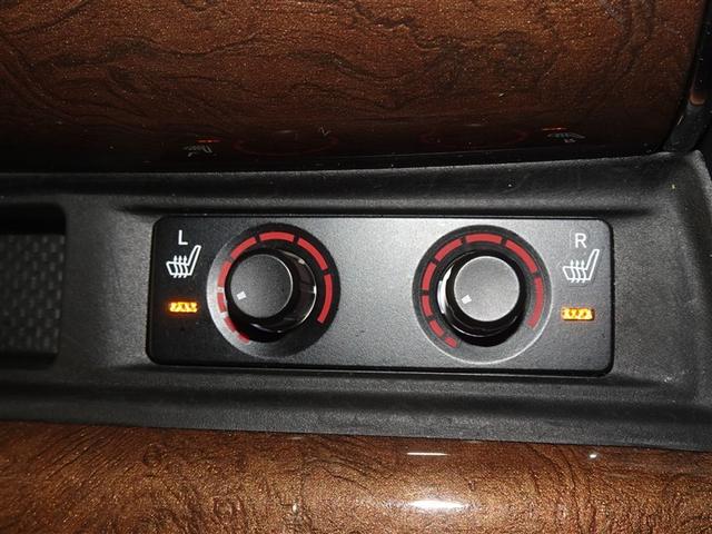 アルファード ３．５エグゼクティブラウンジ　衝突被害軽減システム　メモリーナビ　フルセグ　後席モニター　バックカメラ　ＥＴＣ　サンルーフ　両側電動スライド　３列シート　ＬＥＤヘッドランプ　４ＷＤ　スマートキー　乗車定員７人（15枚目）