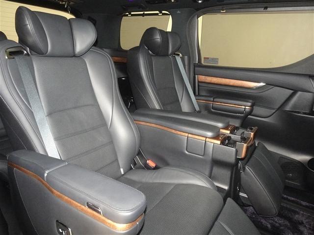 アルファード ３．５エグゼクティブラウンジ　衝突被害軽減システム　メモリーナビ　フルセグ　後席モニター　バックカメラ　ＥＴＣ　サンルーフ　両側電動スライド　３列シート　ＬＥＤヘッドランプ　４ＷＤ　スマートキー　乗車定員７人（20枚目）