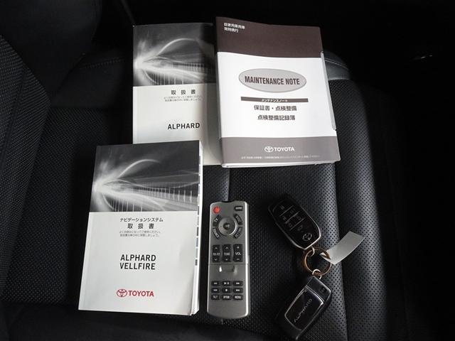 アルファード ３．５エグゼクティブラウンジ　衝突被害軽減システム　メモリーナビ　フルセグ　後席モニター　バックカメラ　ＥＴＣ　サンルーフ　両側電動スライド　３列シート　ＬＥＤヘッドランプ　４ＷＤ　スマートキー　乗車定員７人（30枚目）