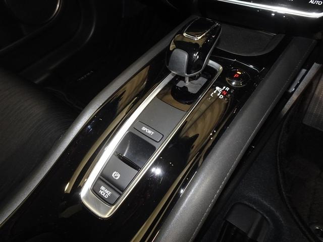 ヴェゼル ハイブリッドＺ・ホンダセンシング　衝突被害軽減システム　メモリーナビ　フルセグ　バックカメラ　ＥＴＣ　ドラレコ　ＬＥＤヘッドランプ　スマートキー（13枚目）