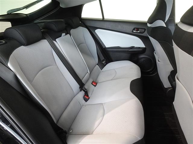 プリウス ＳセーフティプラスＩＩ　衝突被害軽減システム　メモリーナビ　フルセグ　バックカメラ　ＥＴＣ　ＬＥＤヘッドランプ　スマートキー（17枚目）