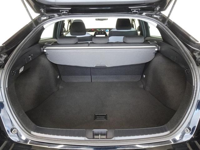 プリウス ＳセーフティプラスＩＩ　衝突被害軽減システム　メモリーナビ　フルセグ　バックカメラ　ＥＴＣ　ＬＥＤヘッドランプ　スマートキー（18枚目）