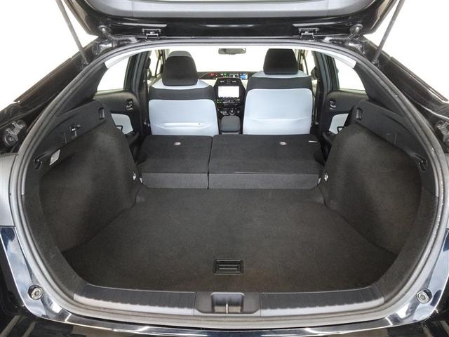 プリウス ＳセーフティプラスＩＩ　衝突被害軽減システム　メモリーナビ　フルセグ　バックカメラ　ＥＴＣ　ＬＥＤヘッドランプ　スマートキー（19枚目）