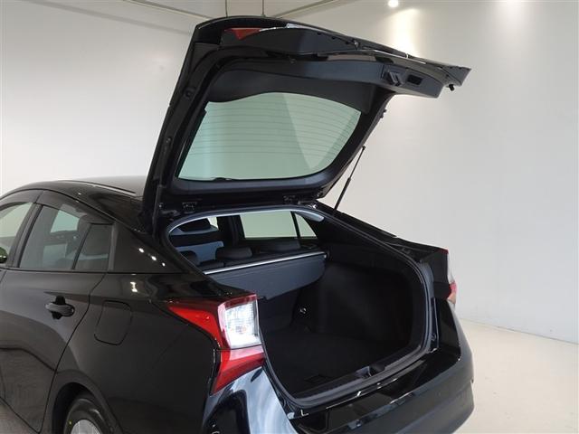 プリウス ＳセーフティプラスＩＩ　衝突被害軽減システム　メモリーナビ　フルセグ　バックカメラ　ＥＴＣ　ＬＥＤヘッドランプ　スマートキー（21枚目）