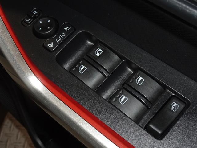 �d���i�[���h�A�~���[�E�p���[�E�C���h�E�𑕔����Ă��܂��B