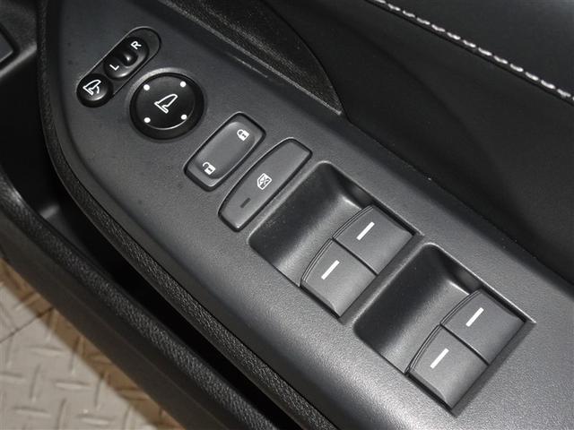 �d���i�[���h�A�~���[�E�p���[�E�C���h�E�𑕔����Ă��܂��B