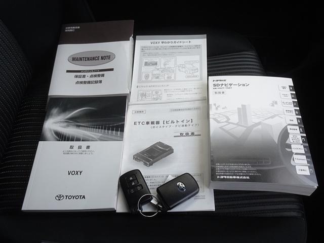 ヴォクシー ハイブリッドＺＳ　煌　衝突被害軽減システム　メモリーナビ　フルセグ　バックカメラ　ＥＴＣ　両側電動スライド　３列シート　ＬＥＤヘッドランプ　スマートキー　乗車定員７人（26枚目）