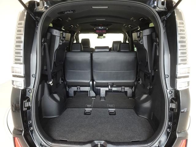 ヴォクシー ＺＳ　煌ＩＩＩ　衝突被害軽減システム　メモリーナビ　フルセグ　後席モニター　バックカメラ　ＥＴＣ　両側電動スライド　３列シート　ＬＥＤヘッドランプ　スマートキー　乗車定員８人（21枚目）