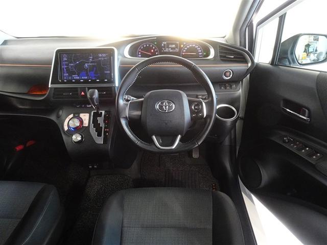 シエンタ ファンベースＧ　衝突被害軽減システム　メモリーナビ　フルセグ　後席モニター　バックカメラ　ＥＴＣ　両側電動スライド　スマートキー（5枚目）