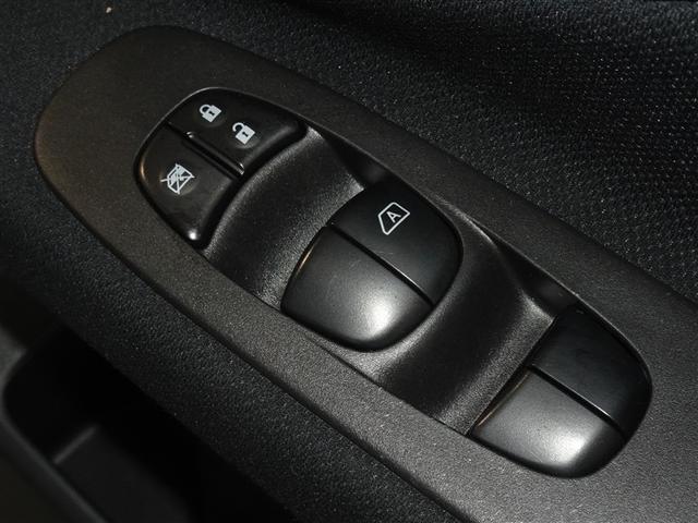 �d���i�[���h�A�~���[�E�p���[�E�C���h�E�𑕔����Ă��܂��B