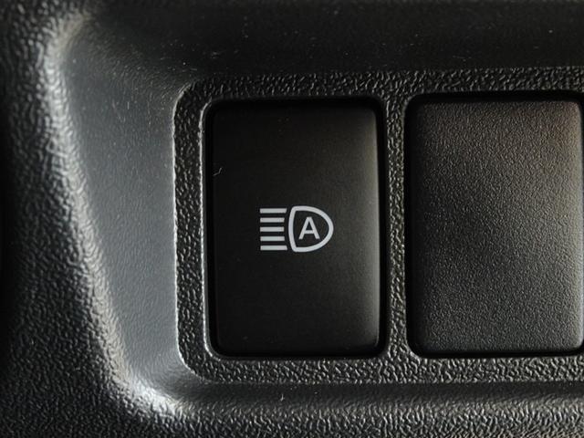 �󋵂ɉ����ăw�b�h���C�g�̂̃n�C�E���[�������I�ɐ؂�ւ����i���C�g�𓋍ڂ��Ă��܂��B