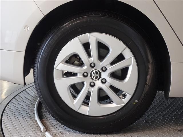 プリウス Ｓセーフティプラス　衝突被害軽減システム　メモリーナビ　フルセグ　バックカメラ　ＥＴＣ　ＬＥＤヘッドランプ　スマートキー（23枚目）