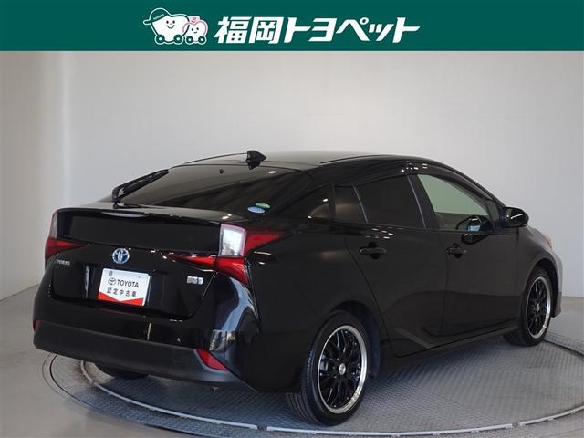 プリウス ＳセーフティプラスＩＩ　衝突被害軽減システム　メモリーナビ　フルセグ　バックカメラ　ＥＴＣ　ＬＥＤヘッドランプ　スマートキー（3枚目）