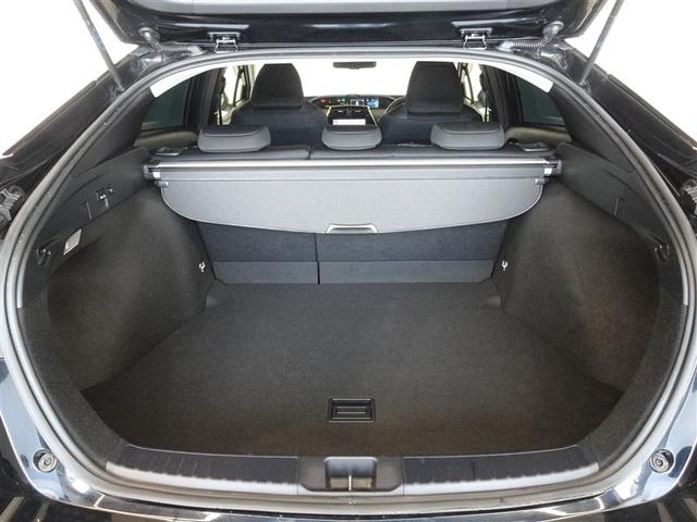 プリウス ＳセーフティプラスＩＩ　衝突被害軽減システム　メモリーナビ　フルセグ　バックカメラ　ＥＴＣ　ＬＥＤヘッドランプ　スマートキー（18枚目）