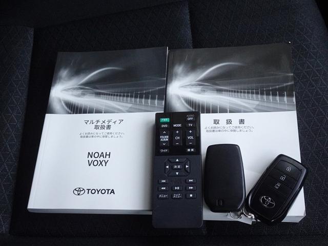 ノア ハイブリッドＳ－Ｇ　衝突被害軽減システム　メモリーナビ　フルセグ　後席モニター　バックカメラ　ＥＴＣ　３列シート　ＬＥＤヘッドランプ　スマートキー　乗車定員７人（28枚目）