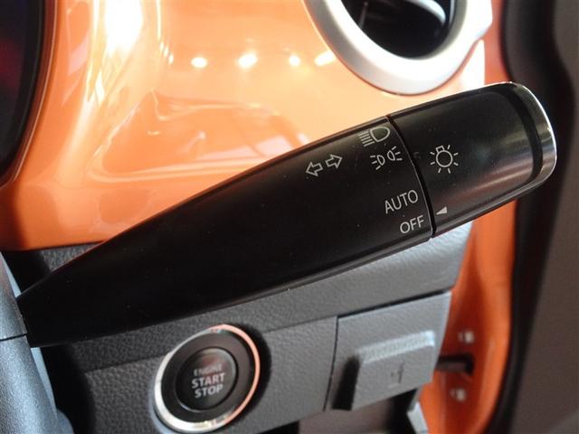 �R�����C�g�i�I�[�g���C�g�j�𑕔����Ă܂��B���̖͂��邳�ɂ���ăw�b�h���C�g�̓_���E�����������Ő؂�ւ��܂��B