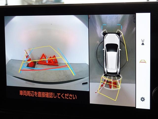 �o�b�N�K�C�h���j�^�[�𑕔����Ă��܂��A�Ԍɓ�������N���N�ł��B�p�m���~�b�N�r���[���j�^�[�𓋍ڂ��Ă��܂��A�ォ��̉摜���\������܂��B