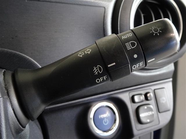 �R�����C�g�i�I�[�g���C�g�j�𑕔����Ă܂��B���̖͂��邳�ɂ���ăw�b�h���C�g�̓_���E�����������Ő؂�ւ��܂��B