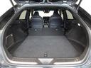 セカンドシートを倒した状態です。セカンドシートは独立可倒、荷物に合わせてラゲッジスペースをアレンジできます。