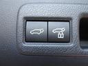 パワーバックドアを装備しています。バックドアを運転席からも開閉できます、便利ですよ。