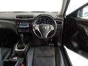 革巻きステアリングで快適な操作性の運転席です。