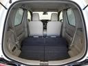 セカンドシートを倒した状態です。セカンドシートは独立可倒、荷物に合わせてラゲッジスペースをアレンジできます。