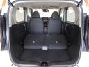 セカンドシートを倒した状態です。セカンドシートは独立可倒、荷物に合わせてラゲッジスペースをアレンジできます。