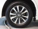高級感と走りを引き立たせる、純正アルミを装備しています。